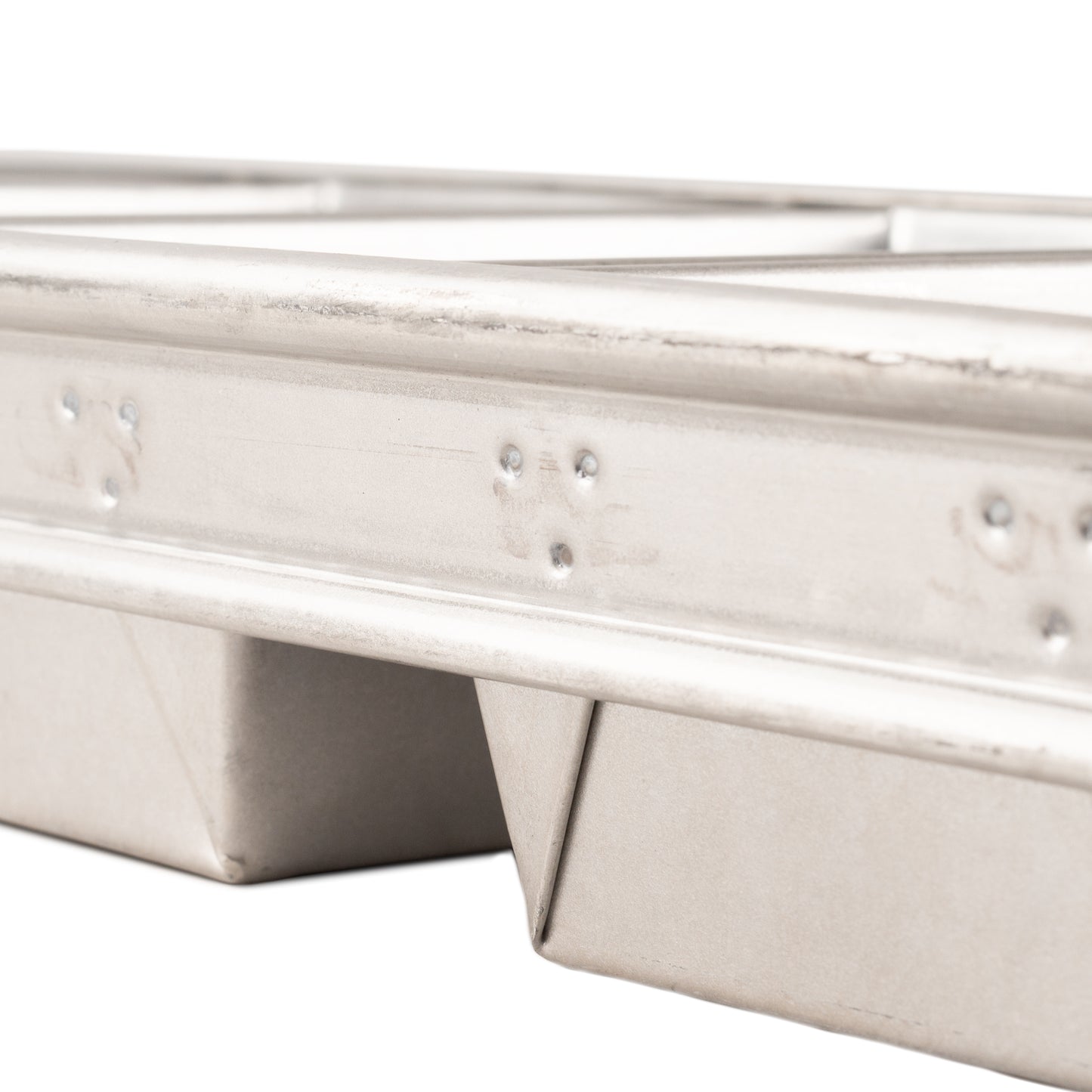 Chicago Metallic 4-Strap Bread Pan, 8.5" x 4.5" x 2.75", Glazed Aluminized Steel - 44245