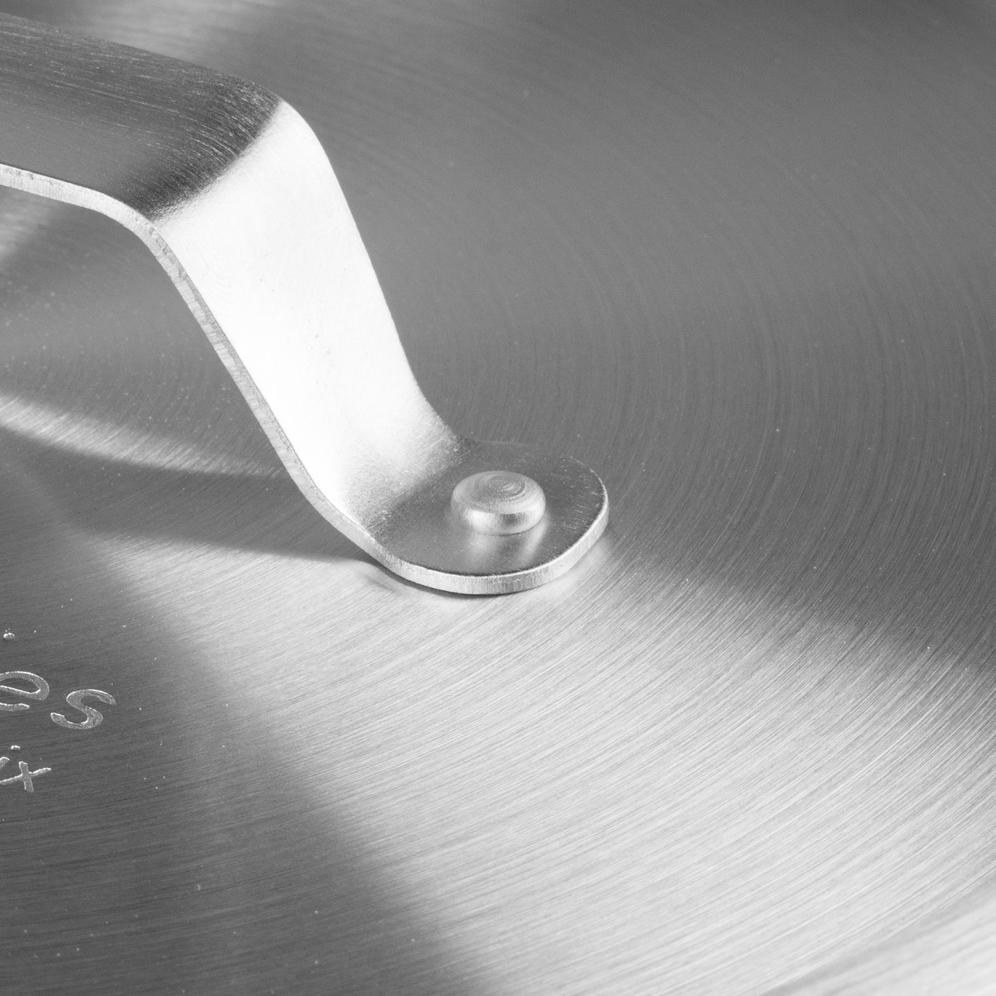 SignatureWares | Couvercle de casserole à côtés coniques, 5,5 pintes, aluminium