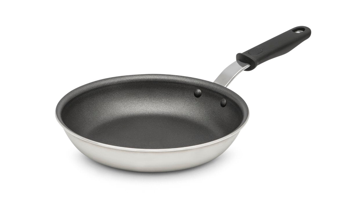 Vollrath | Poêle à frire antiadhésive Wear-Ever SteelCoat x3 avec poignée en silicone, 8 po, aluminium