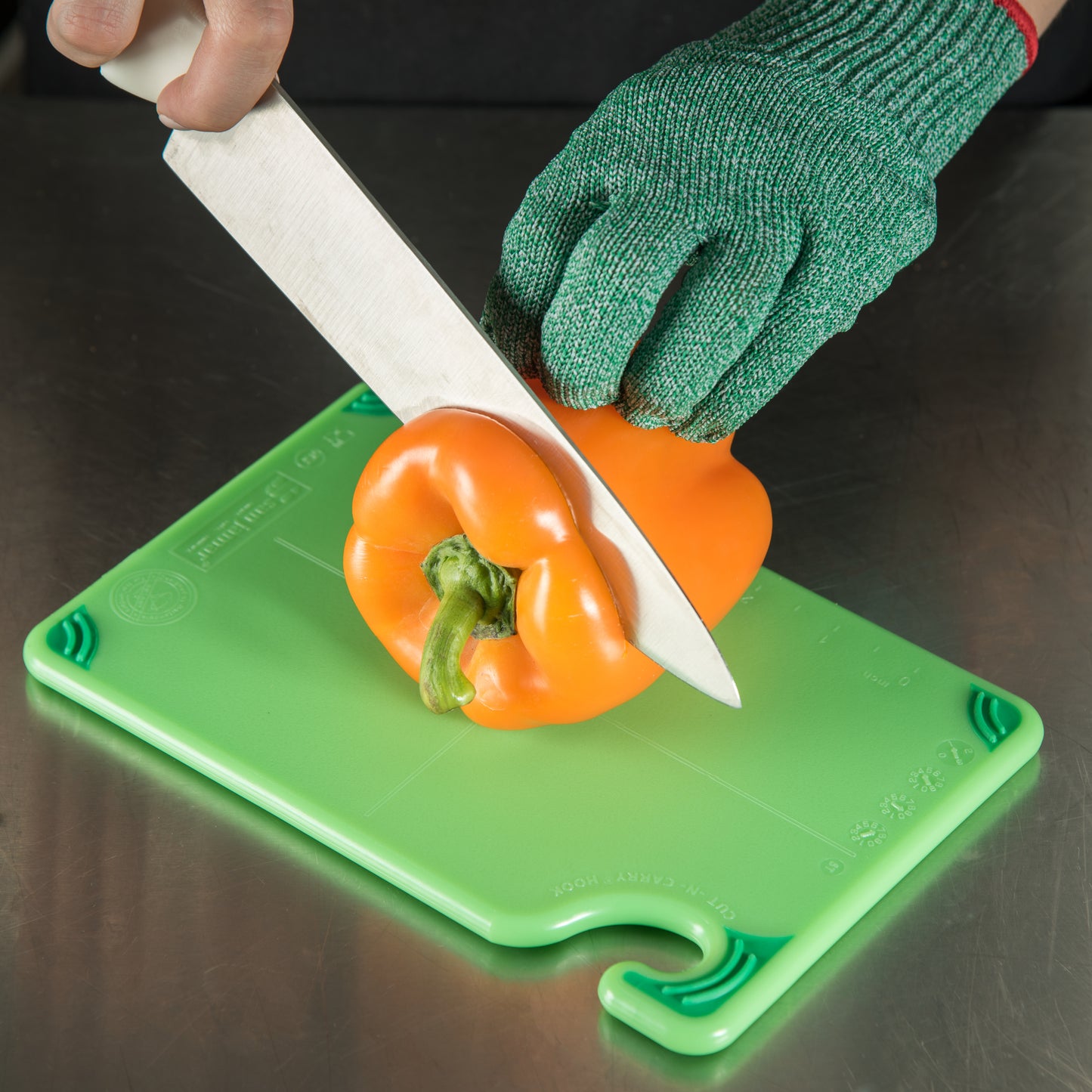 San Jamar Saf-T-Grip Coloured Cutting Board, 9" x 12" x 3/8", Green - CBG912GN