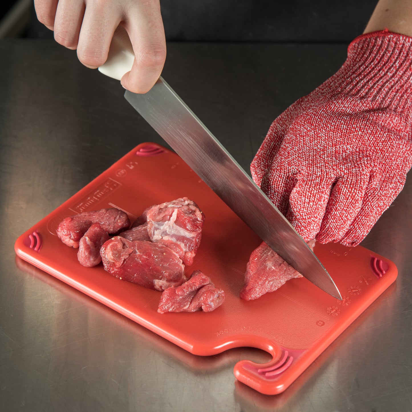 San Jamar Saf-T-Grip Coloured Cutting Board, 6" x 9" x 3/8", Red - CBG6938RD