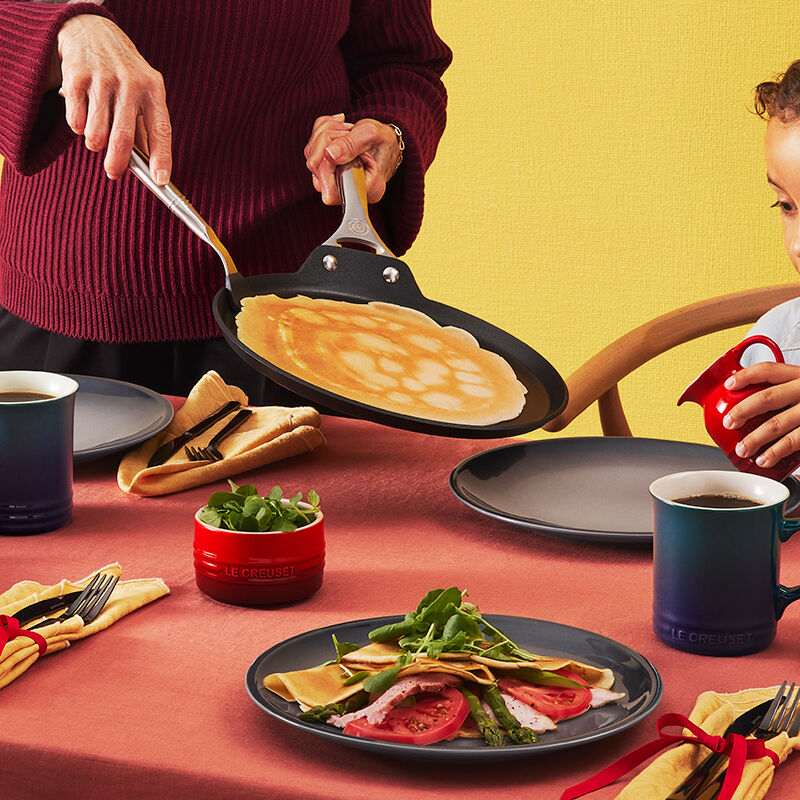 Le Creuset Toughened Nonstick Pro Crêpe Pan, 28 cm - view 2