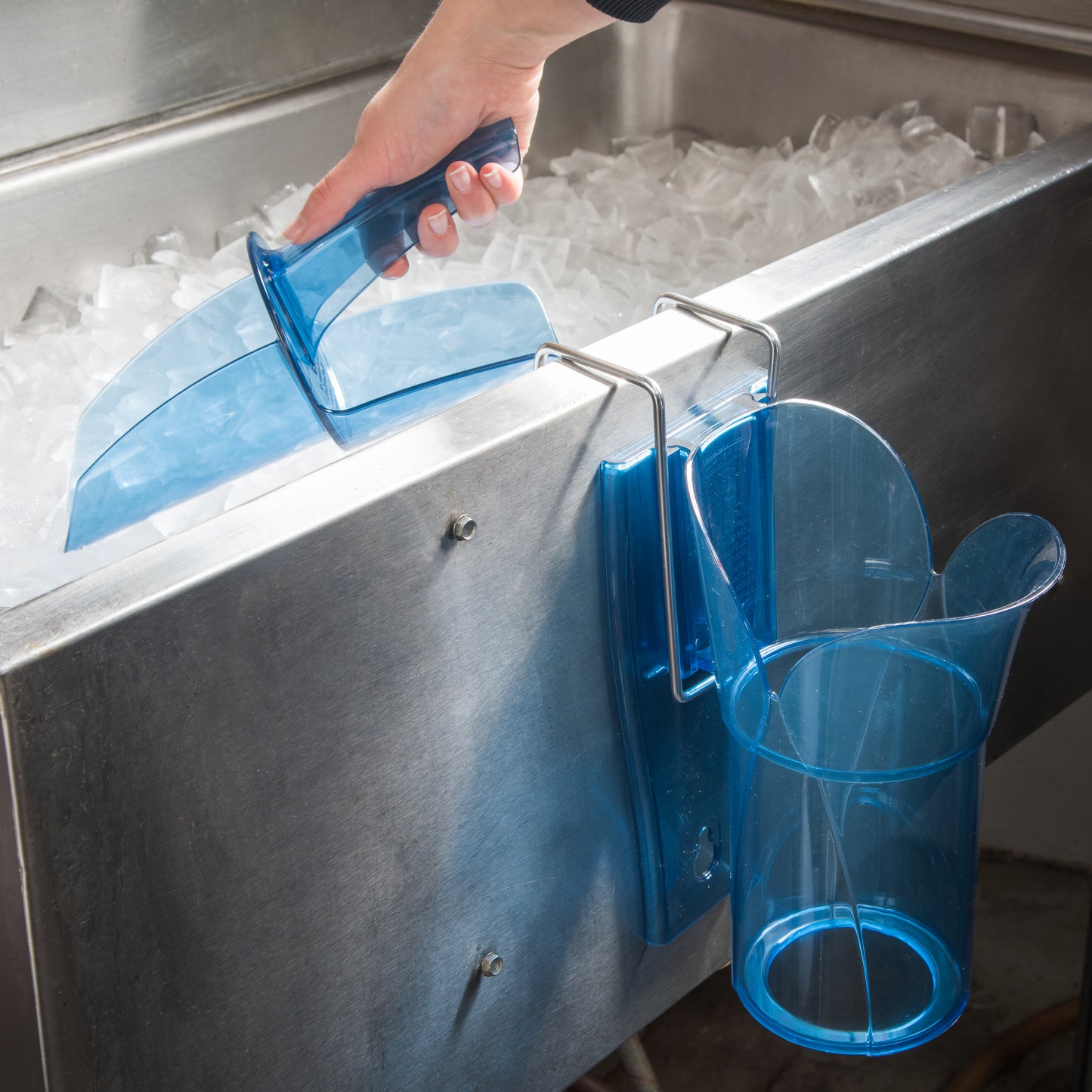 San Jamar Saf-T-Scoop and Guardian System, 12-16 oz - SI7000