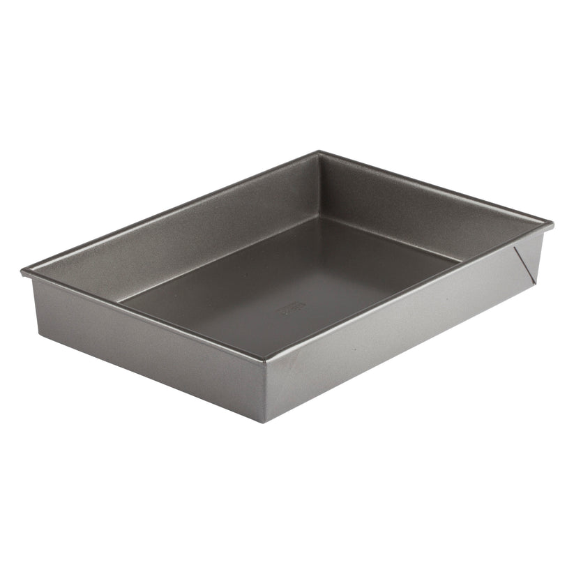 Winco Rectangular Cake Pan, 13" x 9", Aluminized Steel - HRCP-1309
