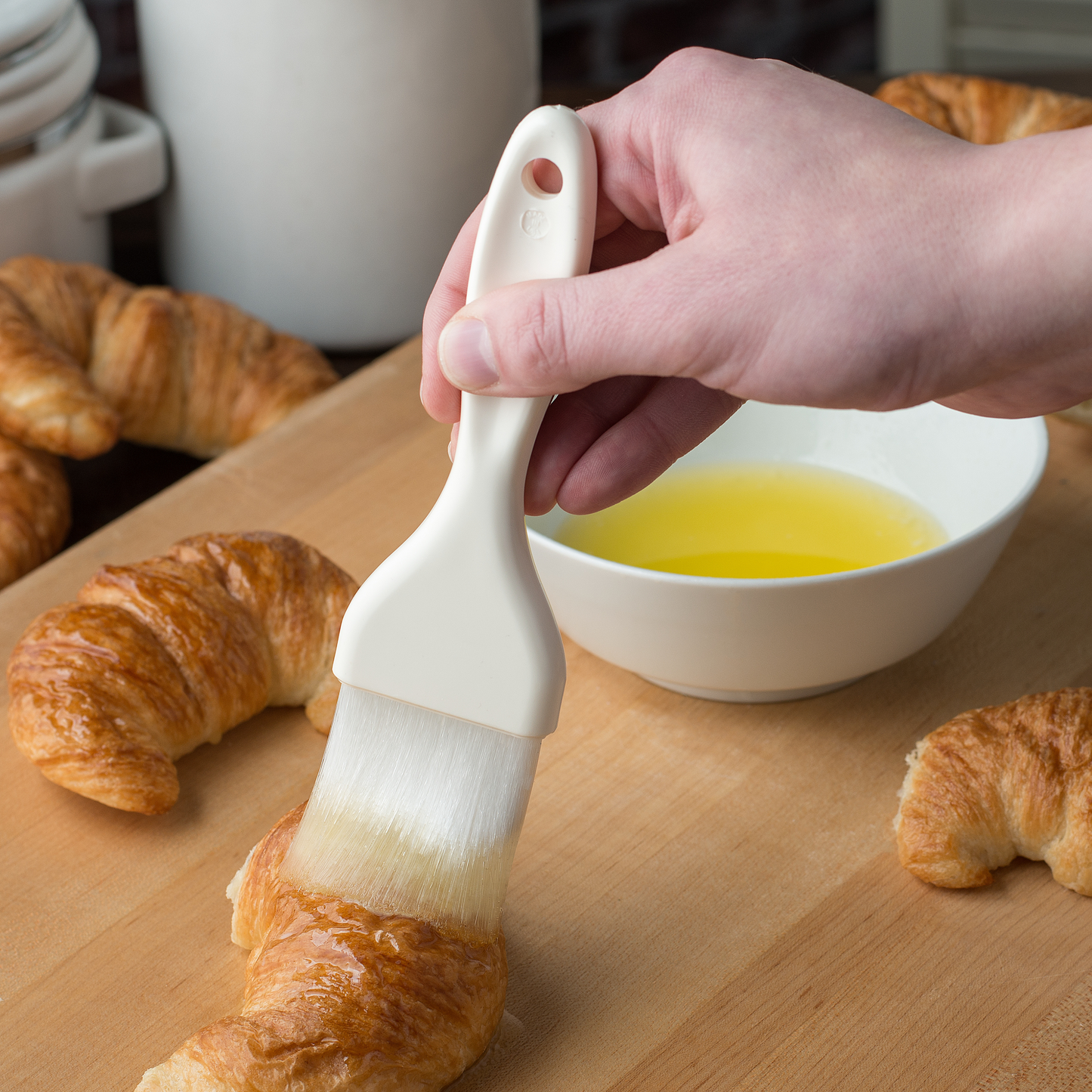 Carlisle Galaxy White Pastry Brush, 2" - 40391 02