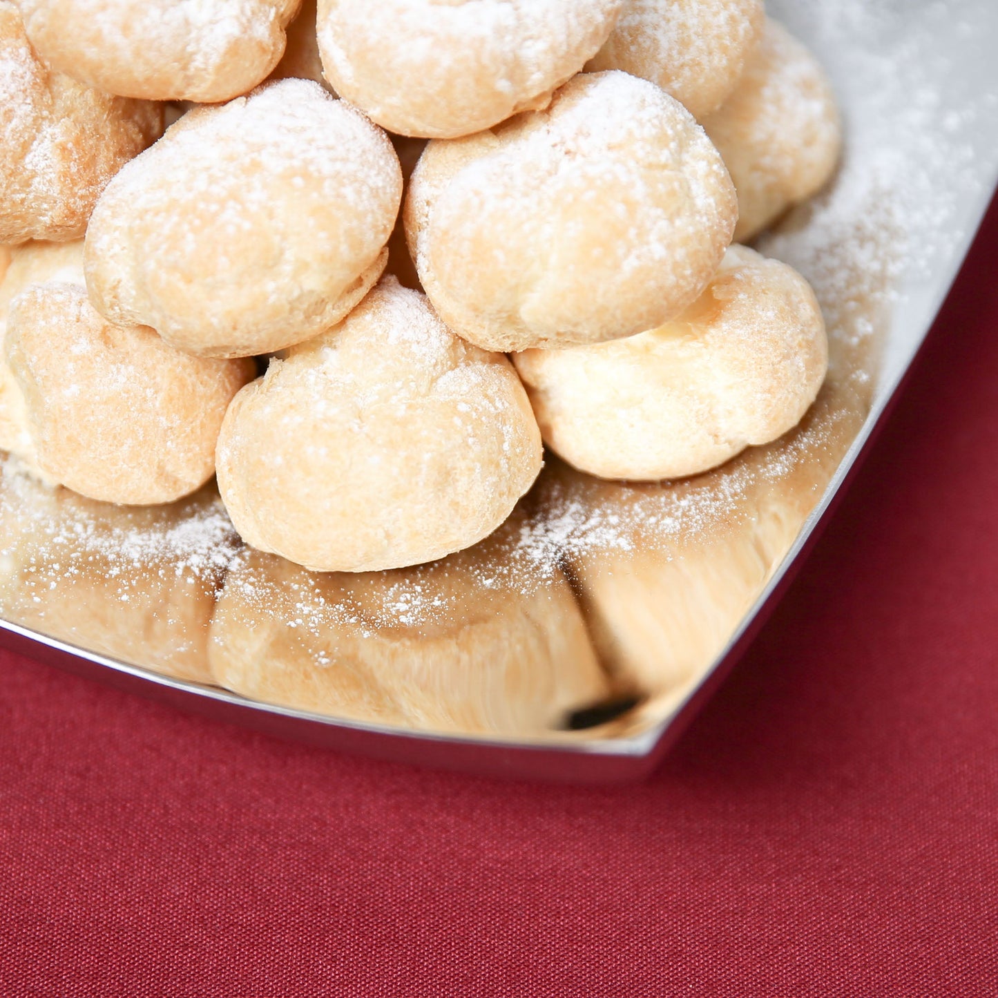 Vollrath Double Wall Curved Platter, 15" x 8.25", Polished Stainless Steel - 46223