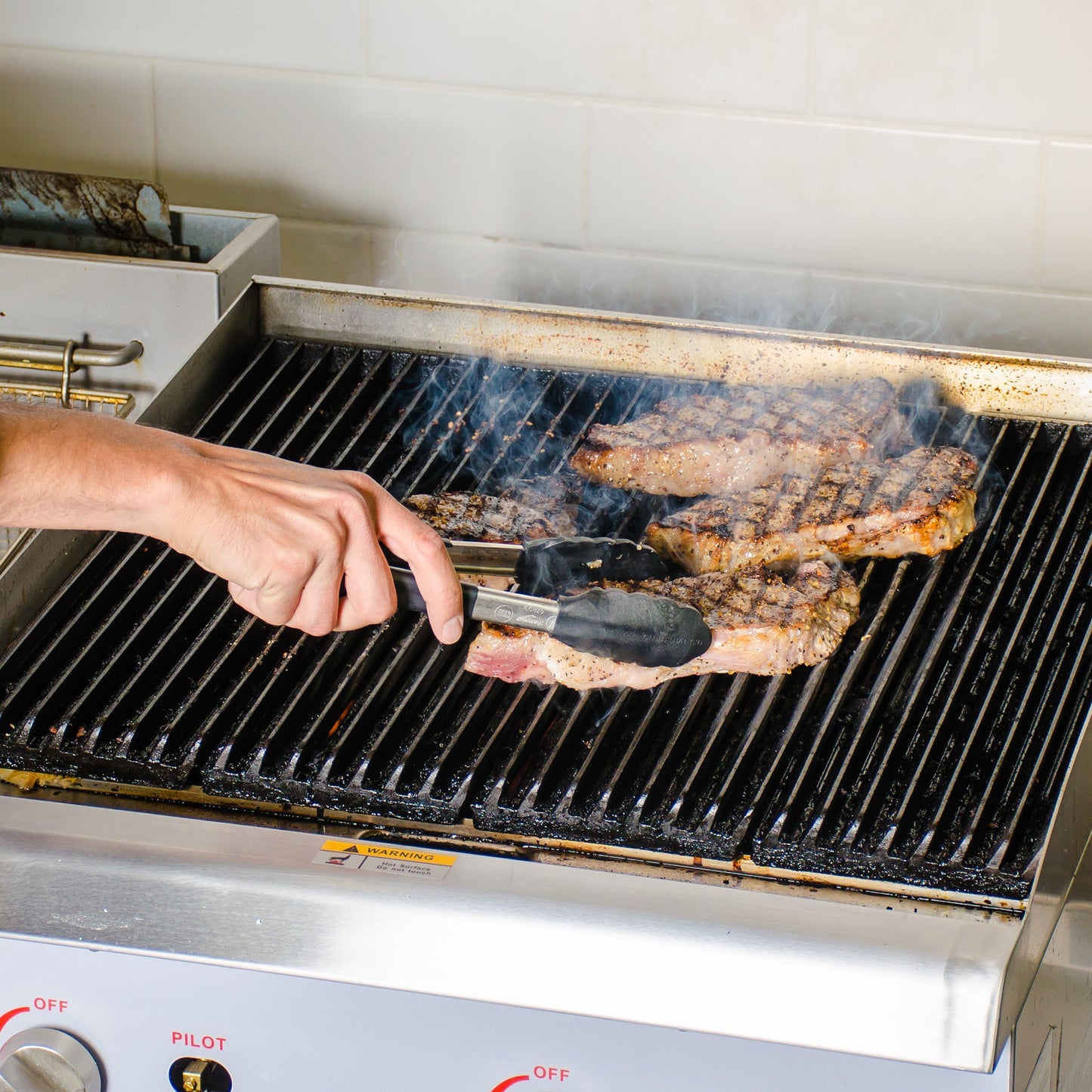 Vollrath High Temp Kool-Touch Nylon End One-Piece Tongs, 9.5", Black - 4780922