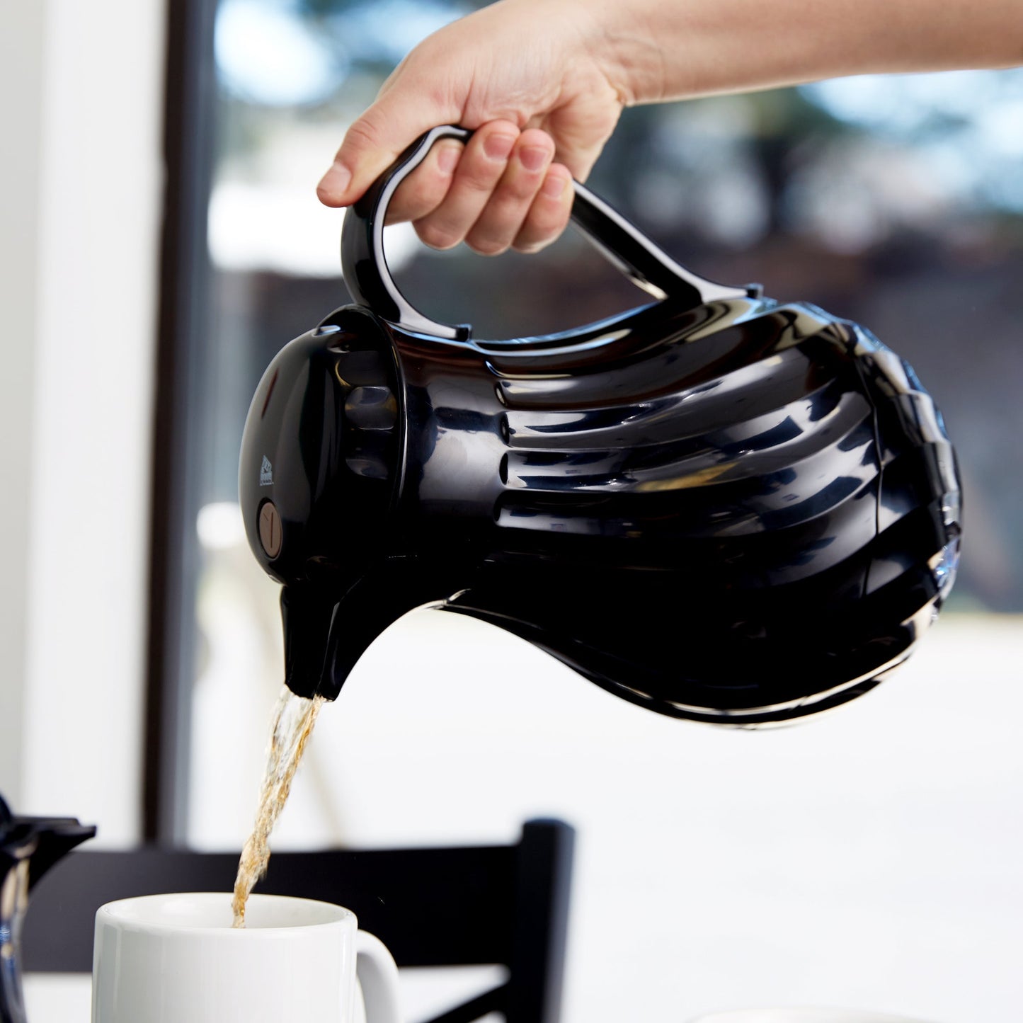 Vollrath | SwirlServe Serveur à boisson inclinable et versé, 64 oz, noir