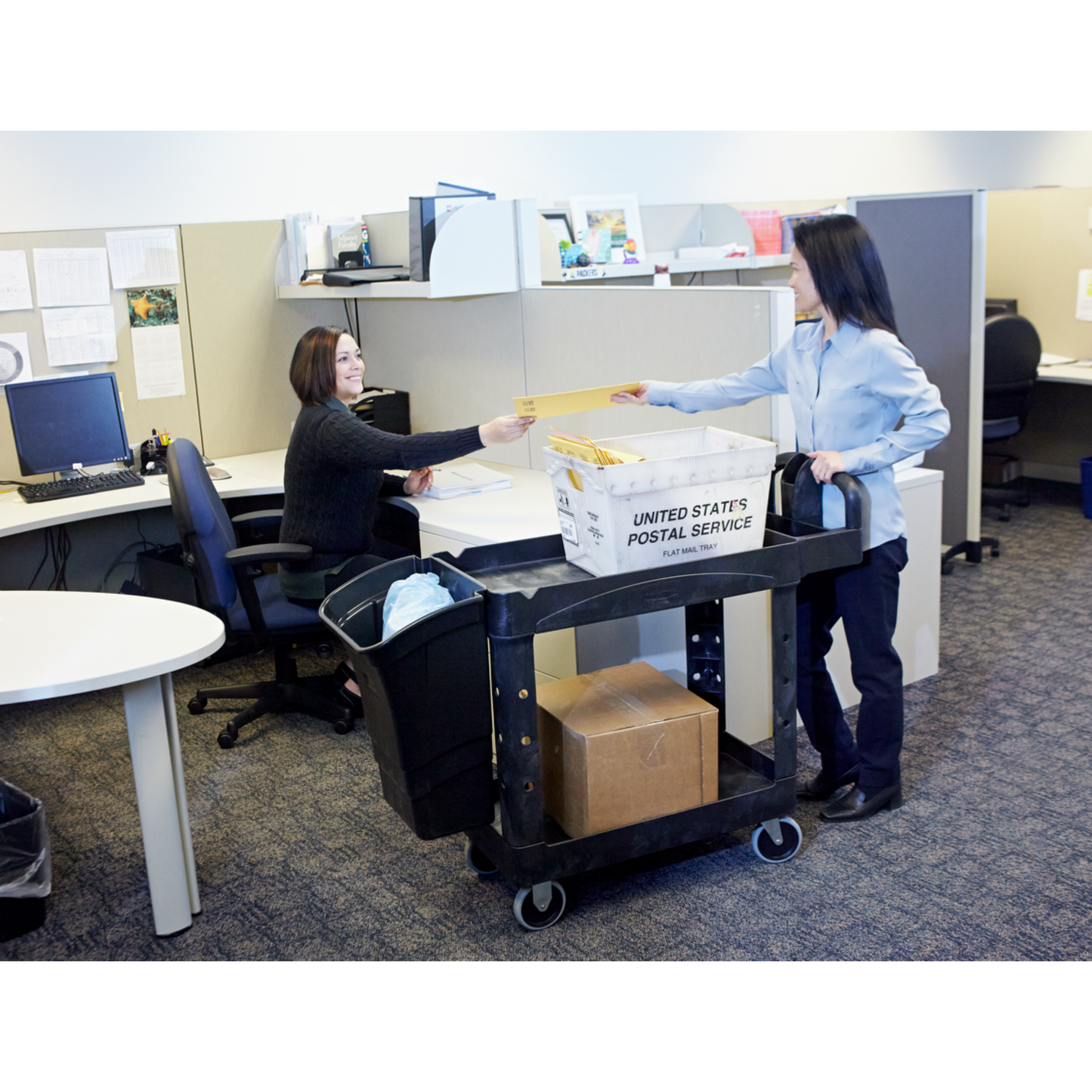 Rubbermaid | Chariot utilitaire robuste à poignée ergonomique, 18 x 39 po, capacité de 500 lb