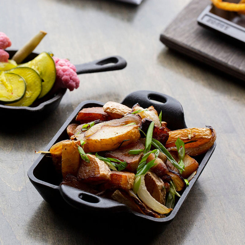 Lodge | Mini serveur carré en fonte traitée thermiquement, 10 oz