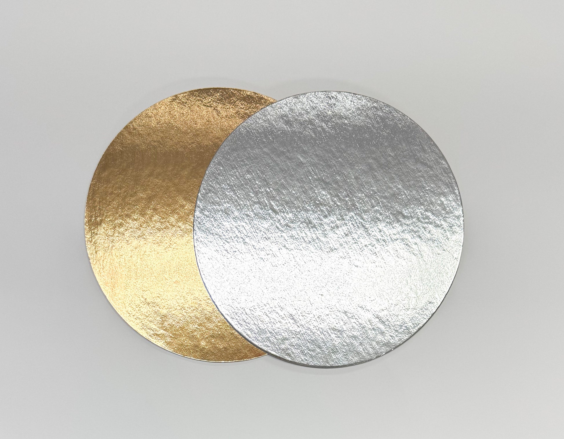 Enjay two-sided gold/silver round cake board