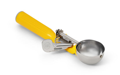 Vollrath Color-Coded One-Piece Thumb Press Disher, 1 5/8 oz - 47144