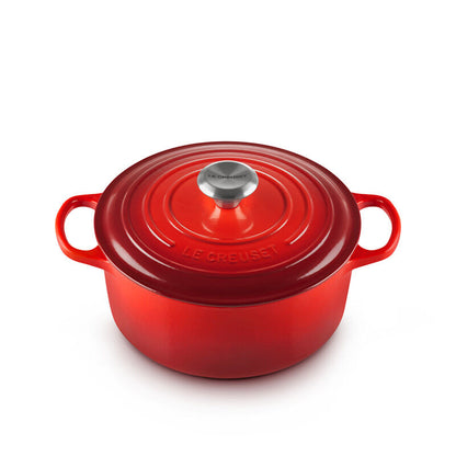 Le Creuset Round Dutch Oven, 4.2 L, Cerise - view 1