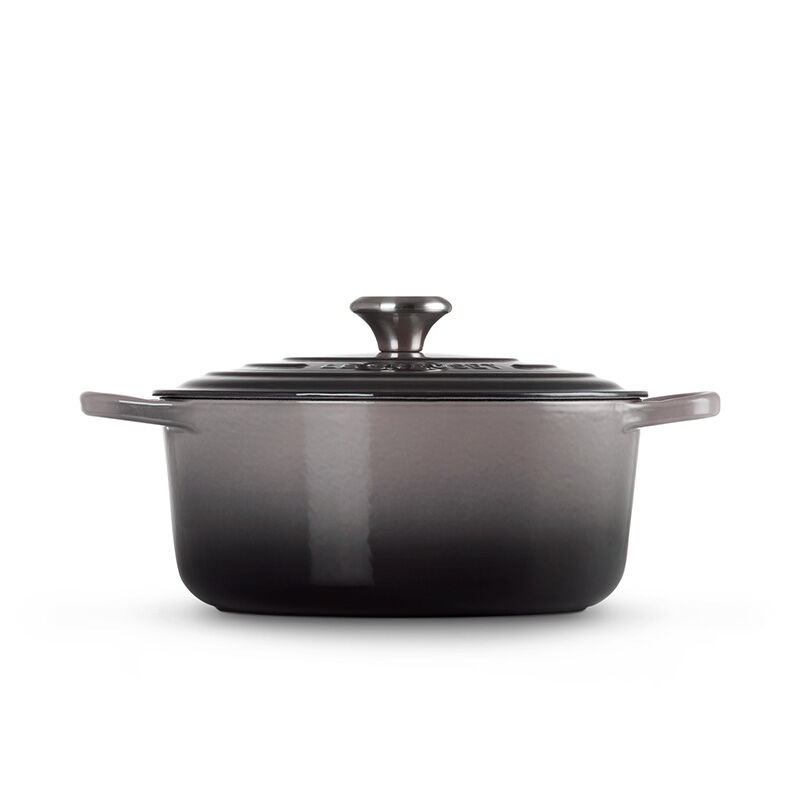 Le Creuset Round Dutch Oven, 5.3 L, Oyster - view 3