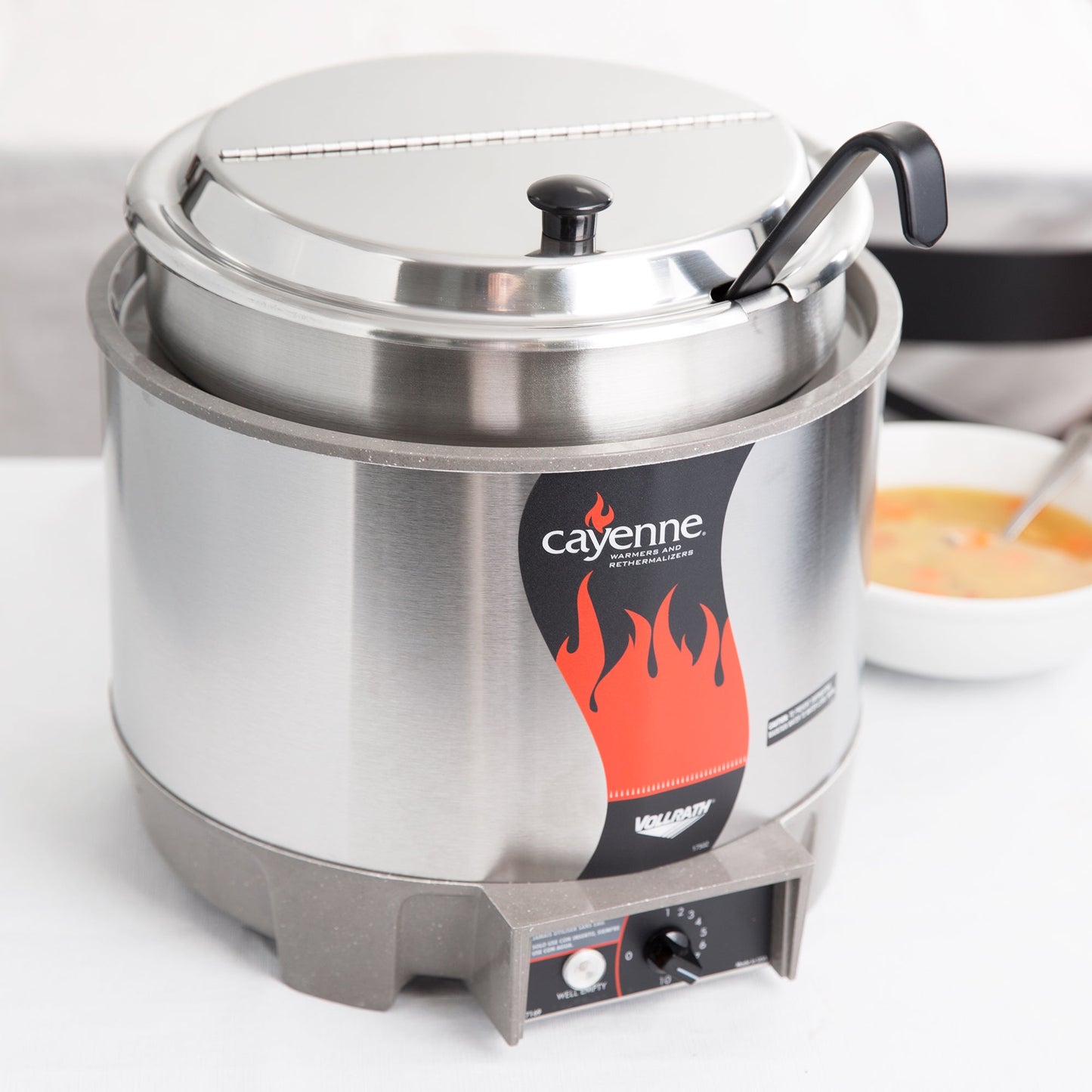 Vollrath | Cayenne Round Heat 'N Serve Rethermalizer w/ Insert and Hinged Lid, 11 qt, 120V