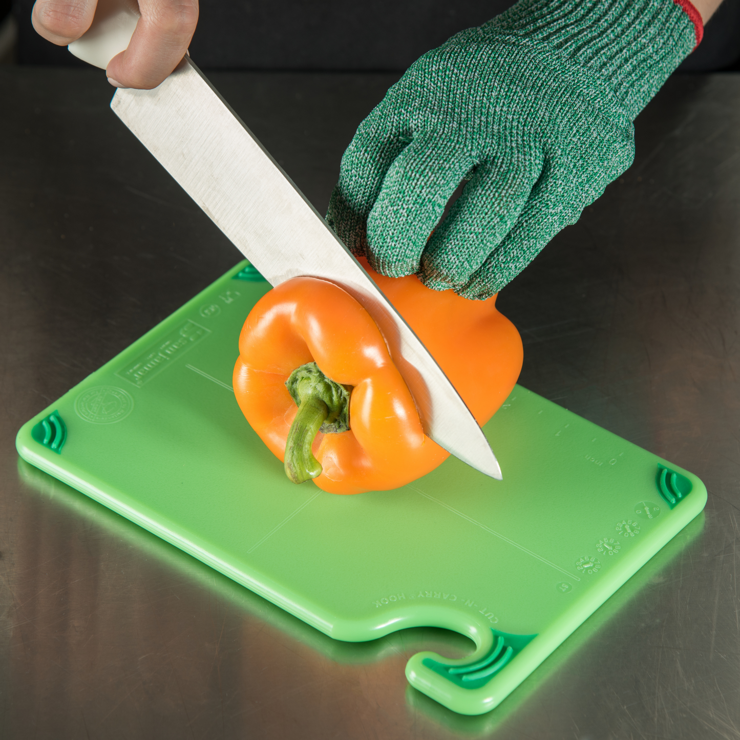 San Jamar | Saf-T-Grip Coloured Cutting Board, 6" x 9" x 3/8", Green