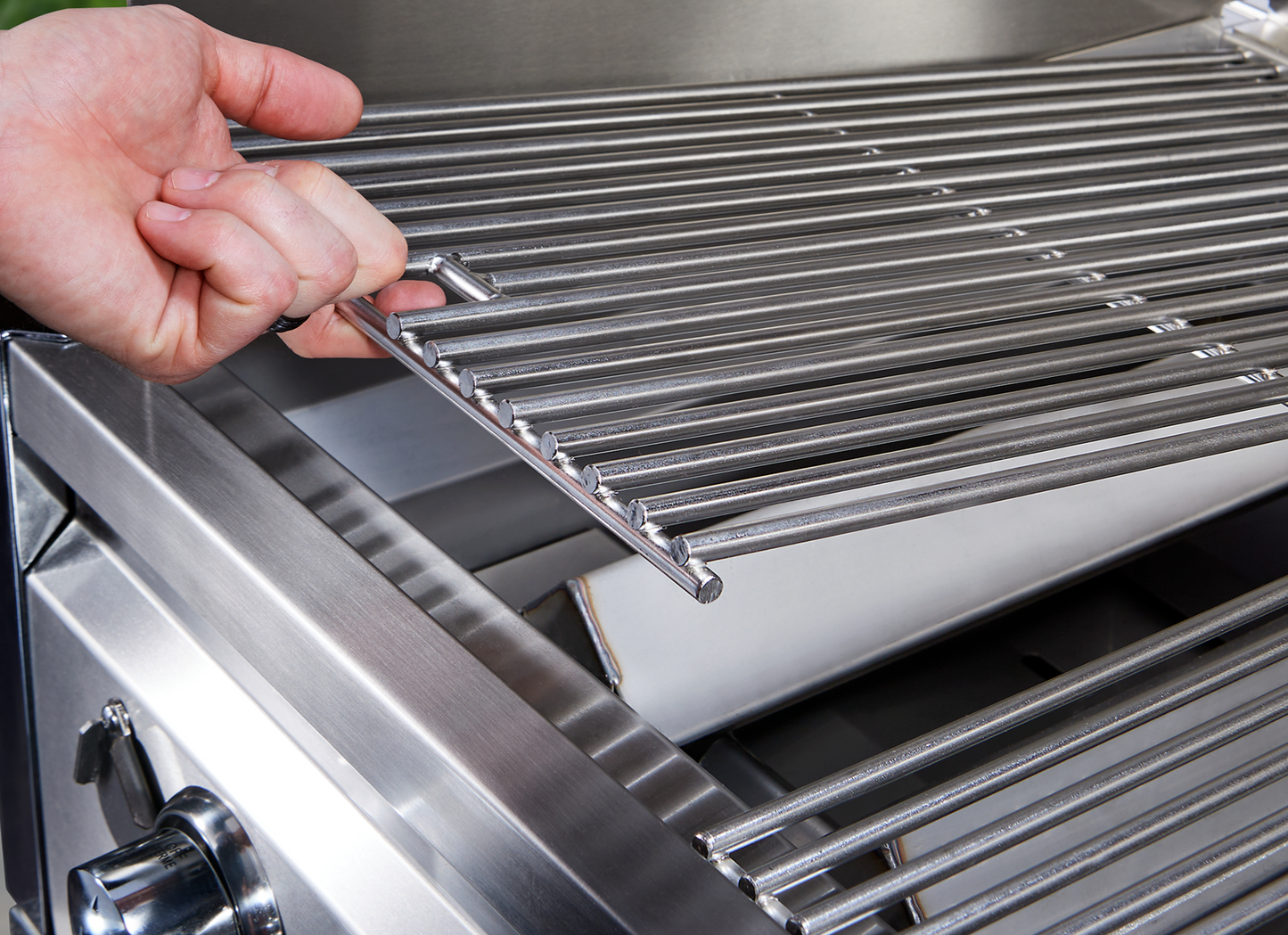 Crown Verity Club Series 48" Grill, Horizontal Tanks, Roll Dome & Bun Rack, Propane - CV-CCB-48RDP