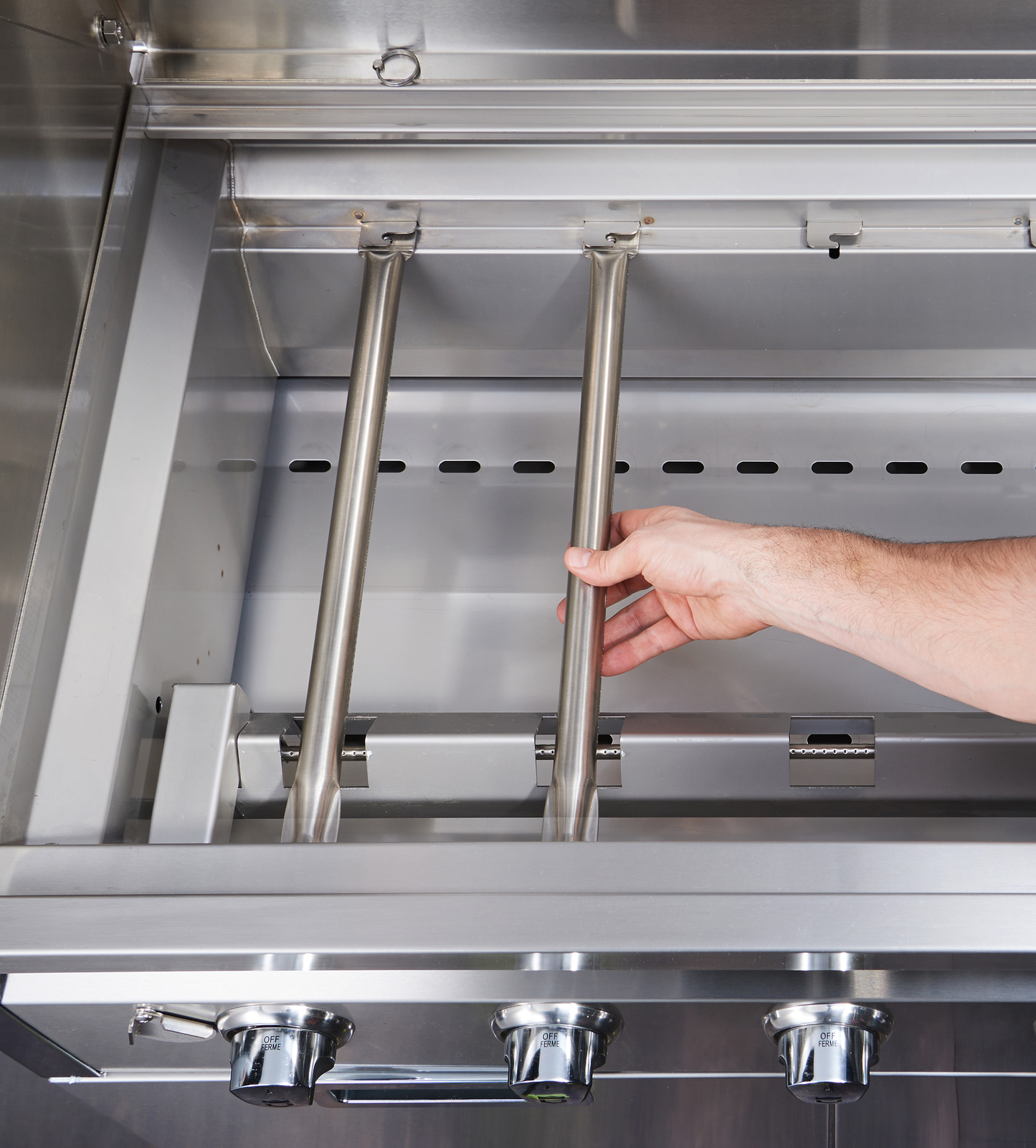 Crown Verity Mobile 48" Gas Grill with Roll Dome & Bun Rack, Natural Gas/Bulk - CV-MCB-48RDP-NG